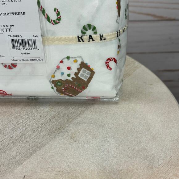 Rae Dunn by Enchante Merry Christmas Gingerbread House Candy Cane Queen Sheets - Picture 3 of 8